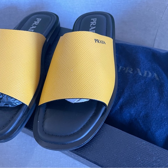 Pre-owned men slides
Prada Leather & Yellow Rubber Sandals Shoes, Sz. Prada 7 - Picture 3 of 4